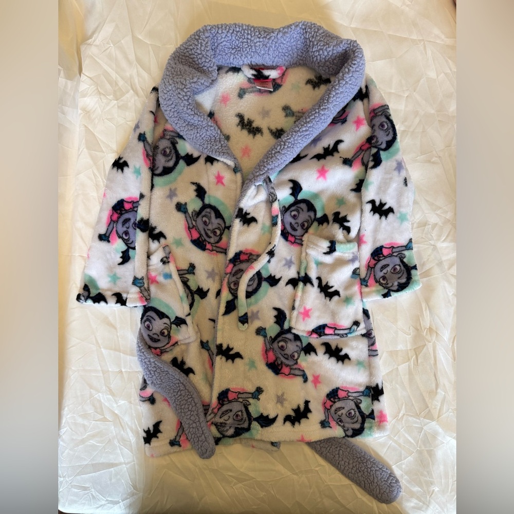 Disney Vampirina robe size 6 girls